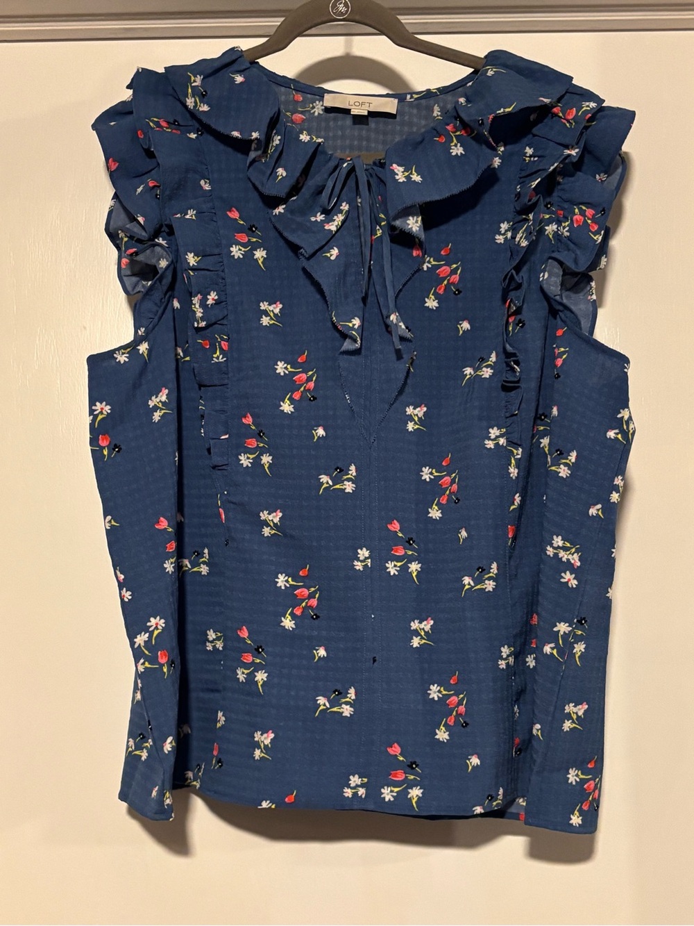 ⭐️LOFT Navy Floral Ruffle Tie-Neck Sleeveless Blouse